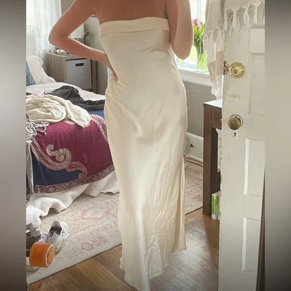 Satin Midi Dress with open back - Picture 4 of 7